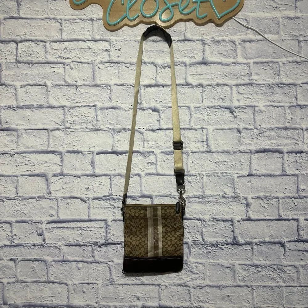 Coach signature swing n crossbody brown bag